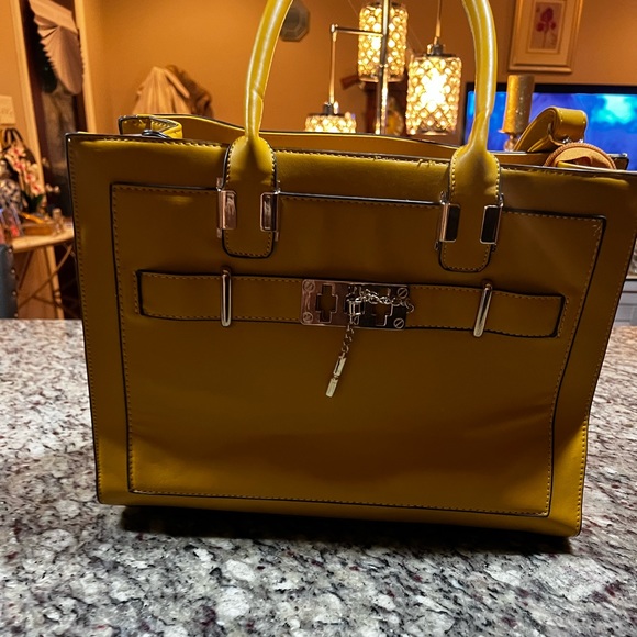 Gold hardware structured bag. - Picture 1 of 4